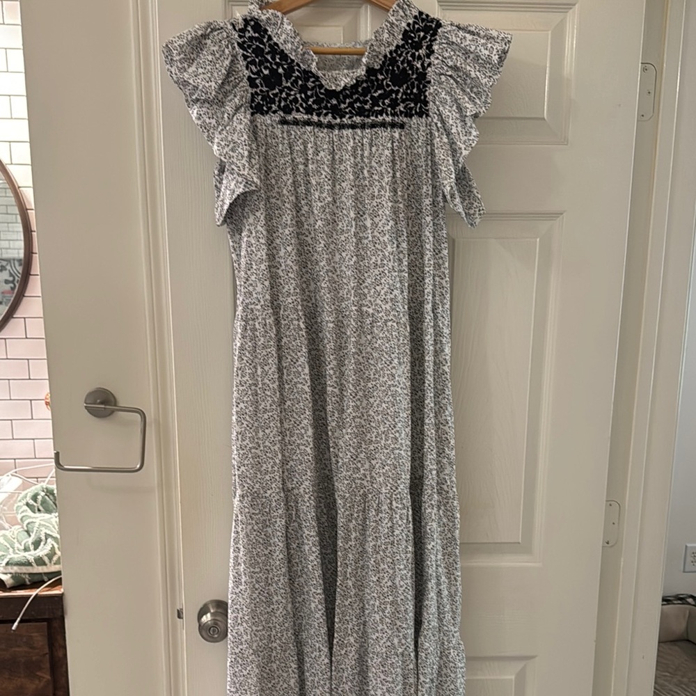 COPY - Chic Black and White Floral Dress with Ruffle Sleeves